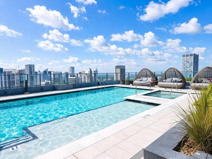 3006 New Luxury High Floor Near Metro & Bright