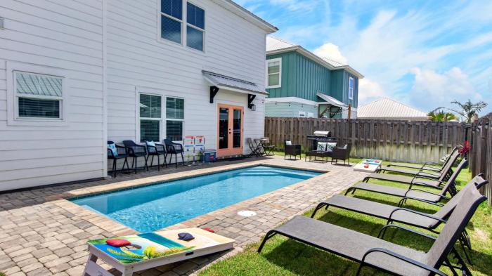 Heated Pool! 4BR Pool Home, Sleeps 15, Game Room & Minutes to 30A & Pier Park