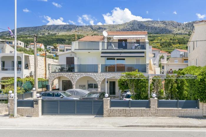 Apartments by the sea Podstrana, Split - 25140