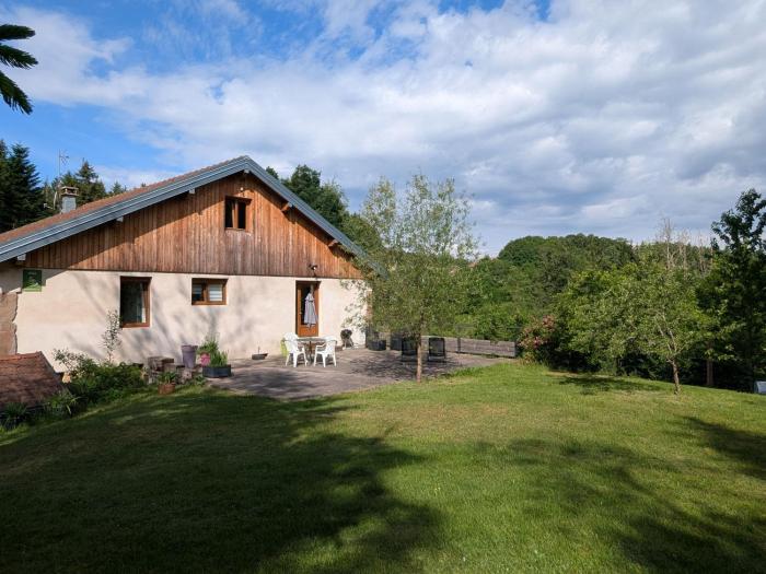 Gîte élégant en pleine nature avec terrasse, départ randonnées, parking privé et équipements inclus - FR-1-589-384