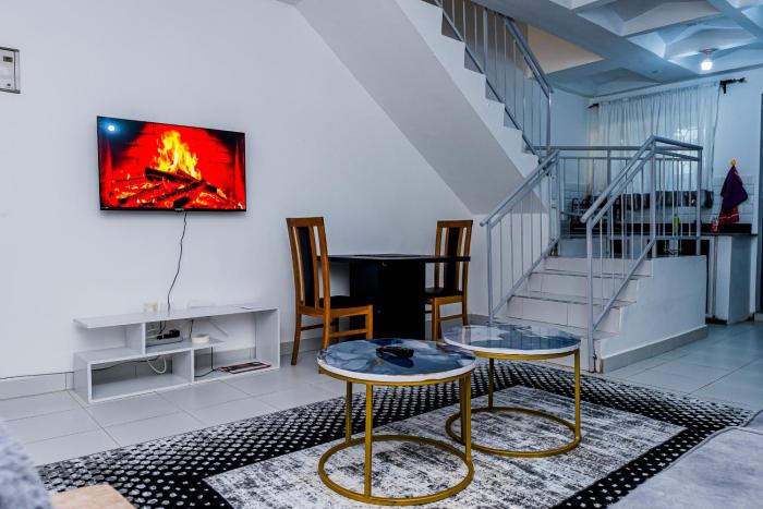 Serena Road Villa- Anmo Suites