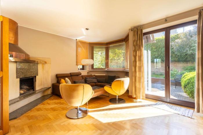 Family Home with a Beautiful Garden in Great Location by Noclegi Renters