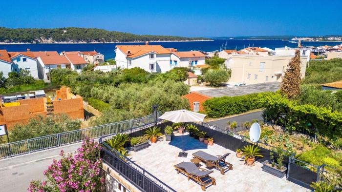 Holiday Home Capella - Rab by Villas Guide