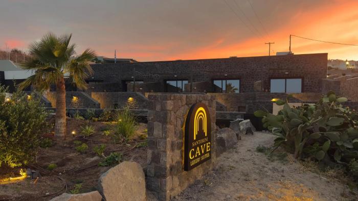 Santorini Cave Luxury Suites