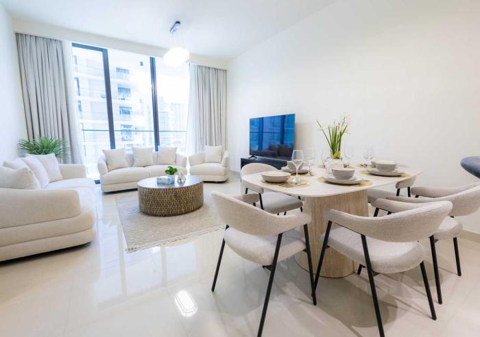 Exquisite 1-Bedroom Beachside Haven with Sea view
