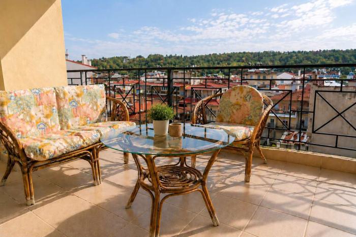 Central Grevena Retreat with Mountain Views