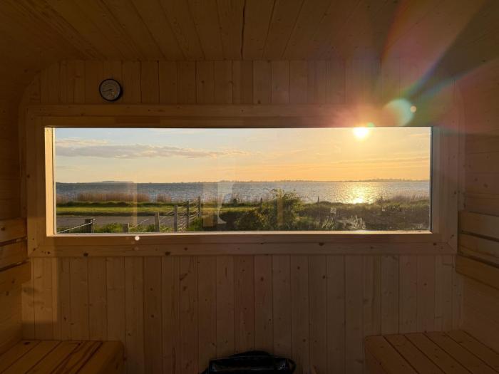 Fewo-Strandhaus-Wiek-direkt-am-Wasser-mit-herrlichen-Weitblick