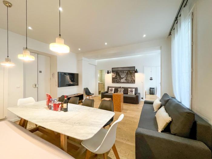 UrbanFlat 69 - Authentic Parisian Home in the Center of Paris