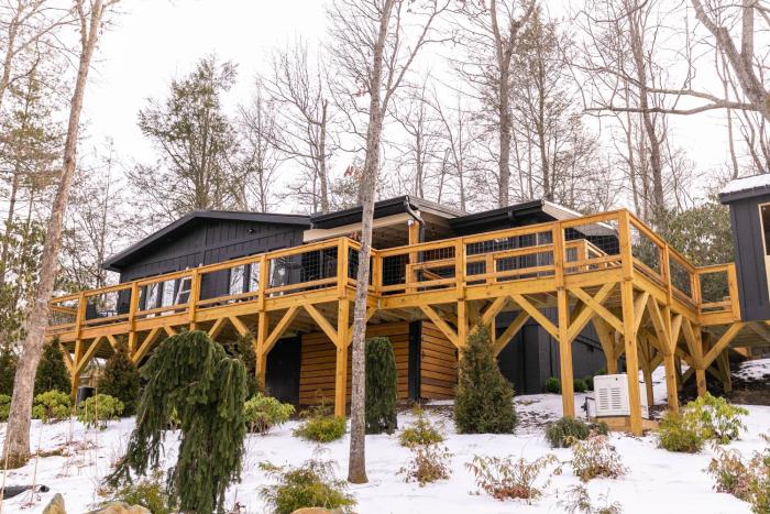 Moondrift Retreat at Linville Land Harbor