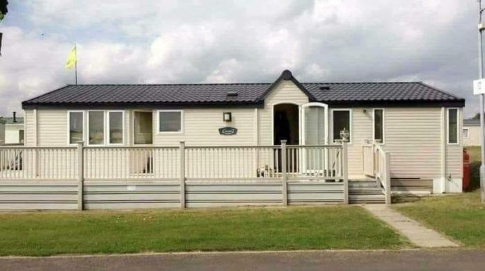 3 Bed - Sleeps 6 - Lake View - Beach Access - Pets