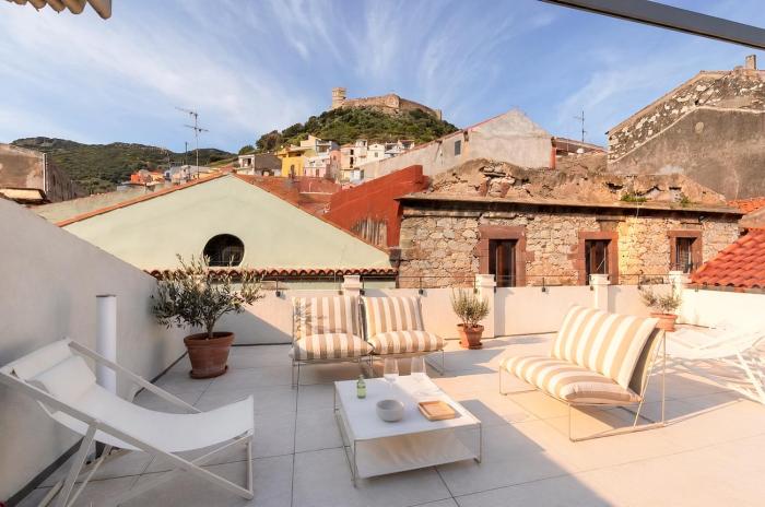 Stunning Rooftop Apartment with Castle View Bosa