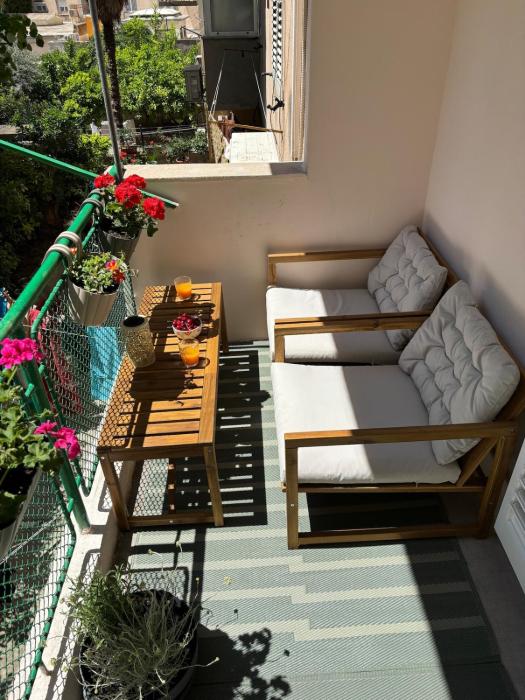Mediterranean terrace-Newly renovated in center