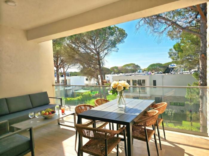 Cozy Beach Apartment 296