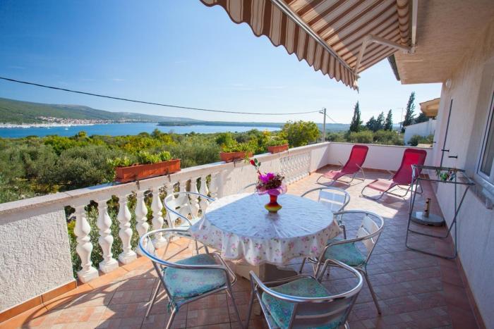 Apartment with sea view