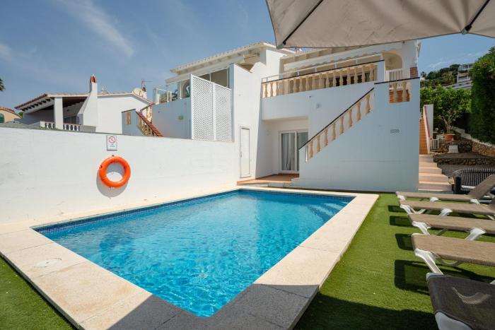 Villa Ocean Breeze - Steps away from the Beach