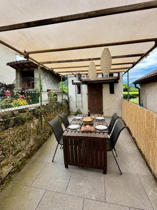 Charming and Typical Cottage with Private Pergola