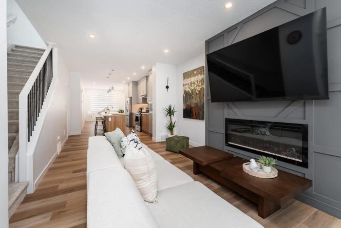 Modern 5BR Home Near Rogers Place & NAIT
