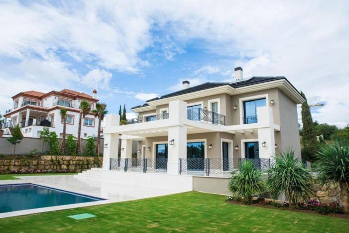 Luxurious 7-Bedroom Holiday House in Las Lagunas de Mijas