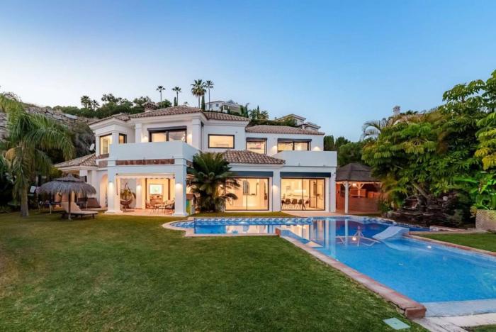 Luxurious Holiday House with Private Pool in Benidorm