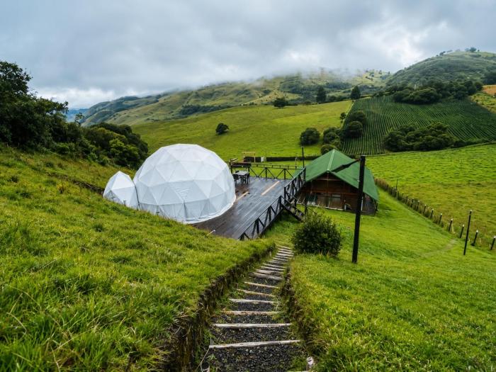 Glamping con Vista a la Montaña