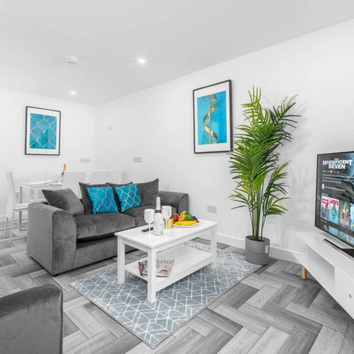 Five-Bedroom House - Garden - Driveway Parking - Fast Wi-Fi 98Q