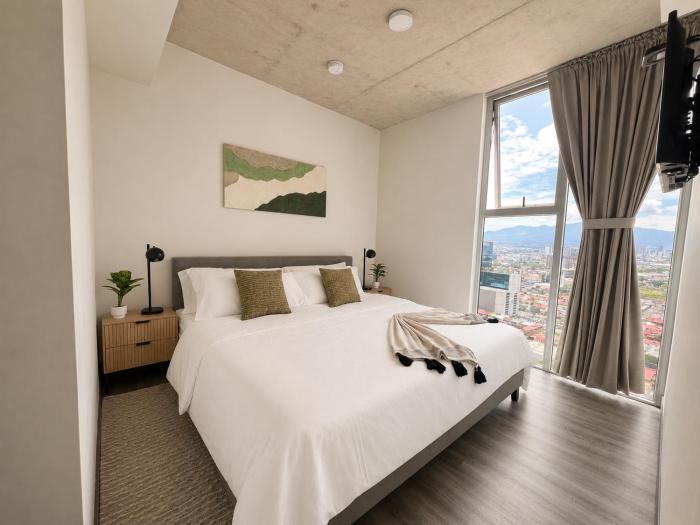 Luxury apartment Secrt Sabana, 28th floor, views, pool, free parking and WiFi