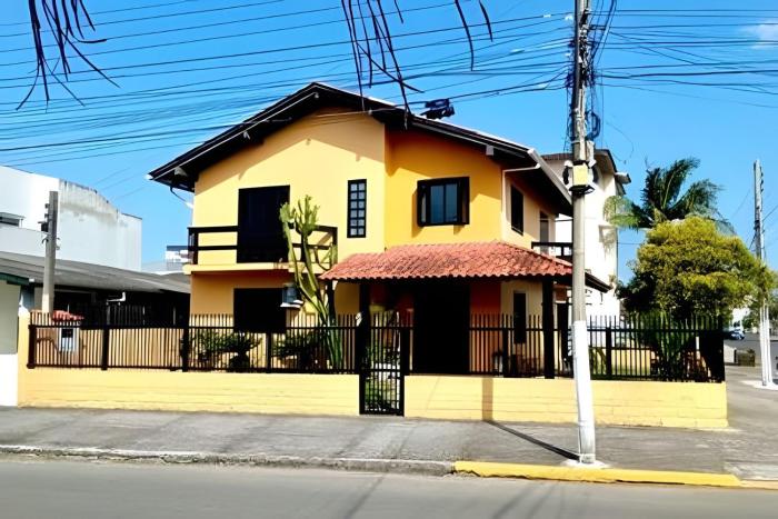 *Casa 4 quartos no centro de Torres 3 min da praia