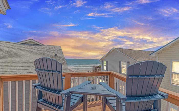 Spectacular and Spacious 7 BR Ocean Lakes House! Steps from the Beach- 1171