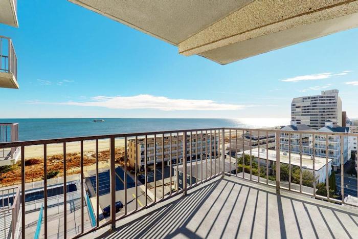 Sea Terrace 809