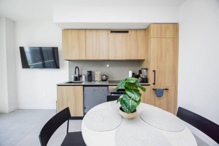 Luxury Downtown Unit with skyline Views