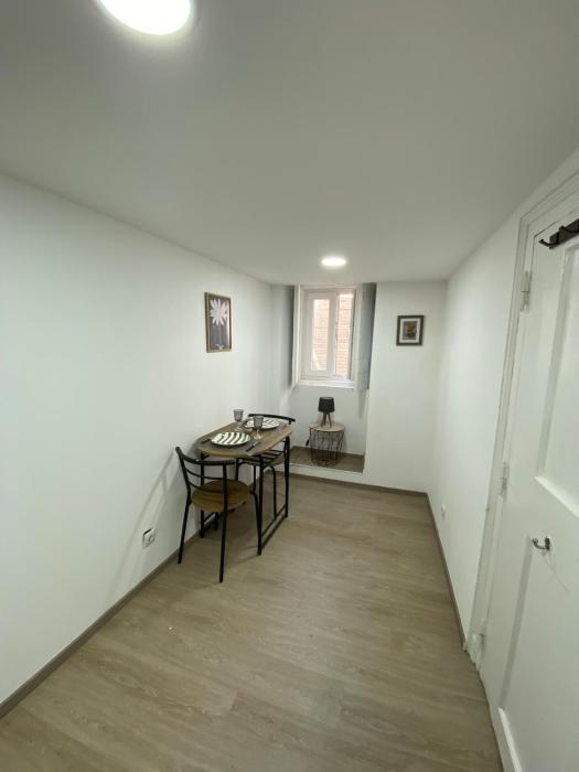 Cozy studio not in the center, in the historic area of Lisbon