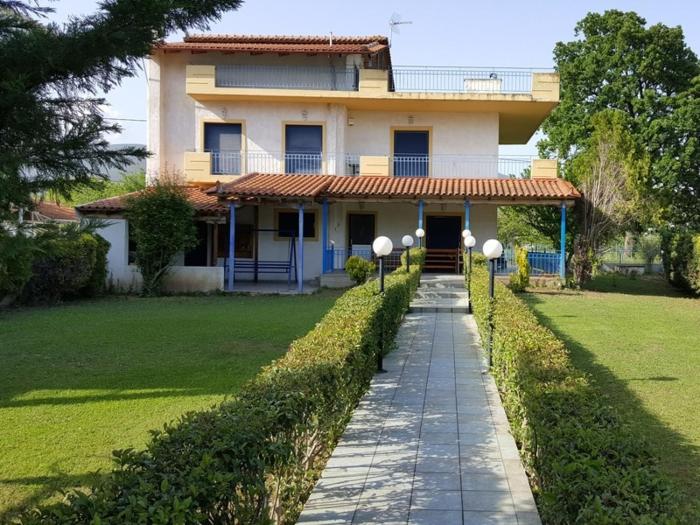 Villa for 14 Guests near the sea - 100m