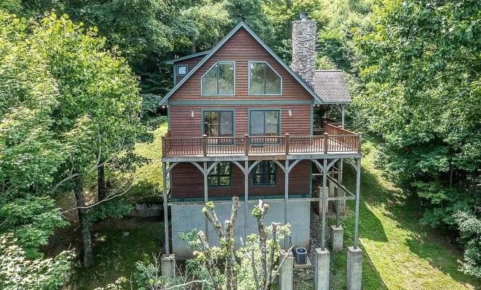 A Change of Scenery at Yonahlossee 5 BR