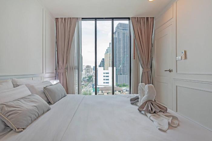 Modern 1-Bedroom Apartment in Watthana with Pool Access