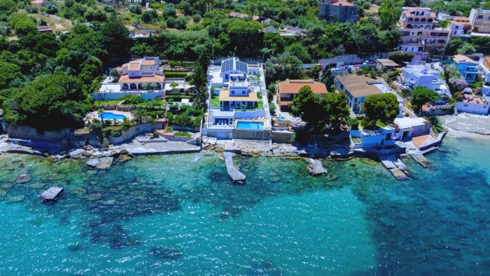 Sunset Exclusive Waterfront Villa Residence Shared Infinity Pool & Private Sea Access