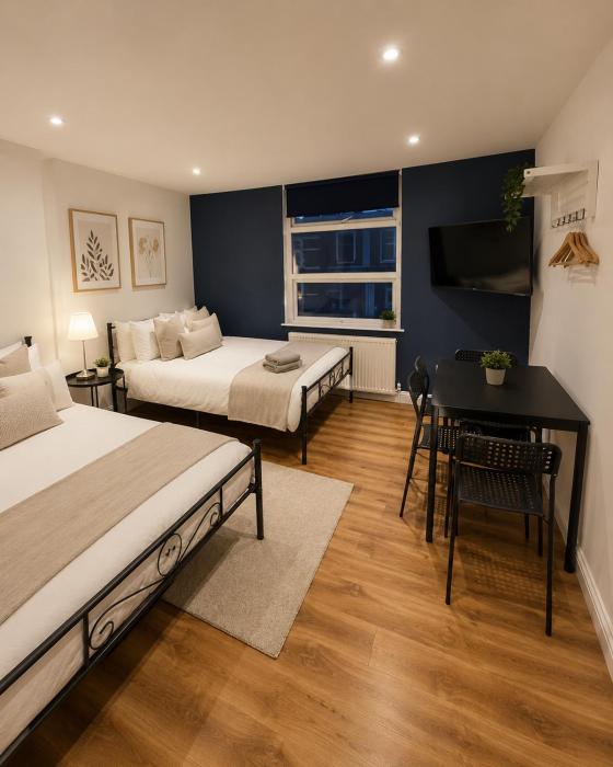 Charming Hidden Gem with Balcony in Kensington up to 6 Guests