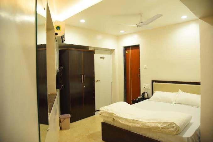 Poonam Lodge