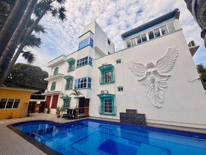 LUXUS Resort - Swimming Pool