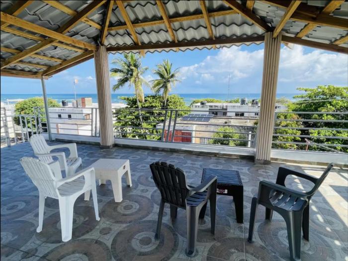 impecable 2 Bedroom Apartment Steps from the Pier