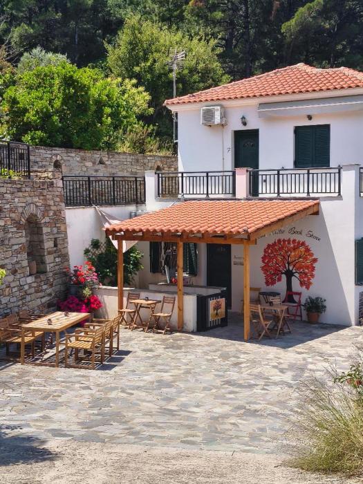 Eri Rooms to Let