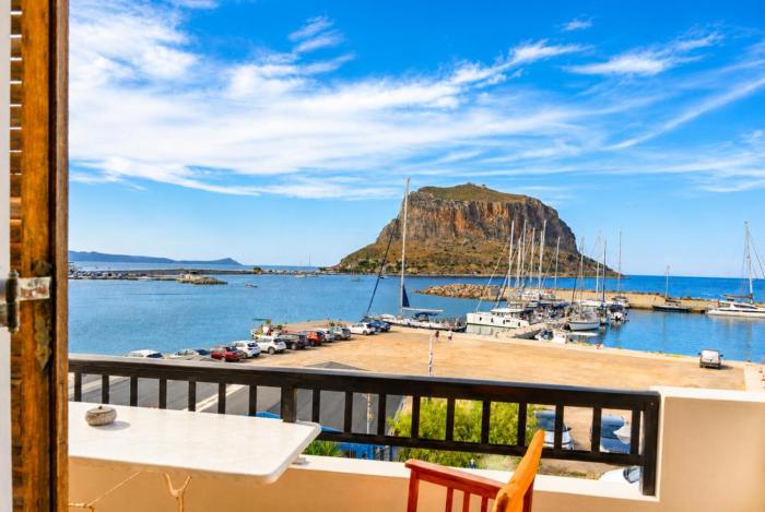 Matronis House - Seafront Getaway in Monemvasia