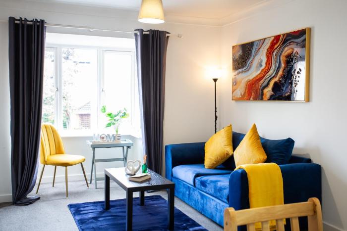 Stylish 2BR Jesmond Stay - Near Metro & FREE Parking!