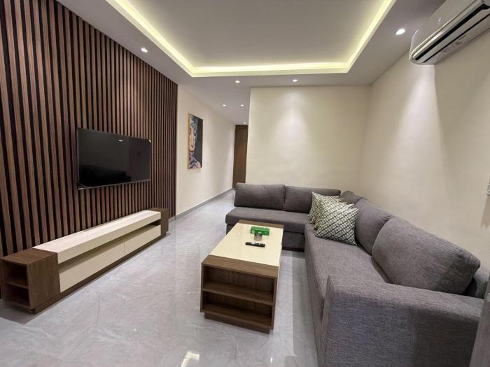203 JRE apartment with stunning boulevard veiw