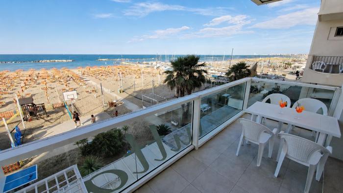 Appartamento Superior 2 camere, 2 bagni direttamente sul mare parcheggio
