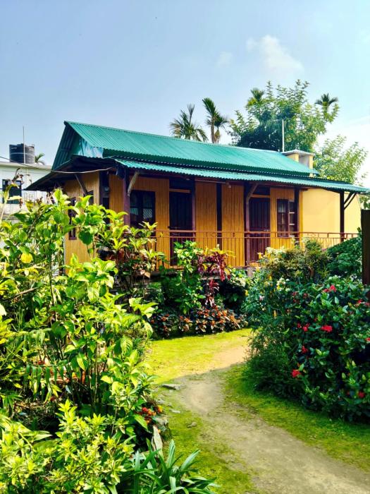 Travellers Hut Homestay Mawlynnong l Blossom Garden