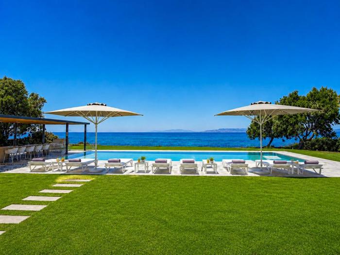 Liam Beach Front Luxury Villa with 100m2 infinity pool