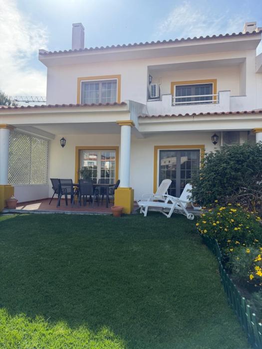 Beautiful townhouse by the golf course and ocean