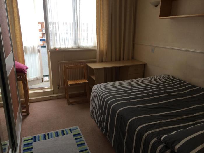 Room with wifi near tube