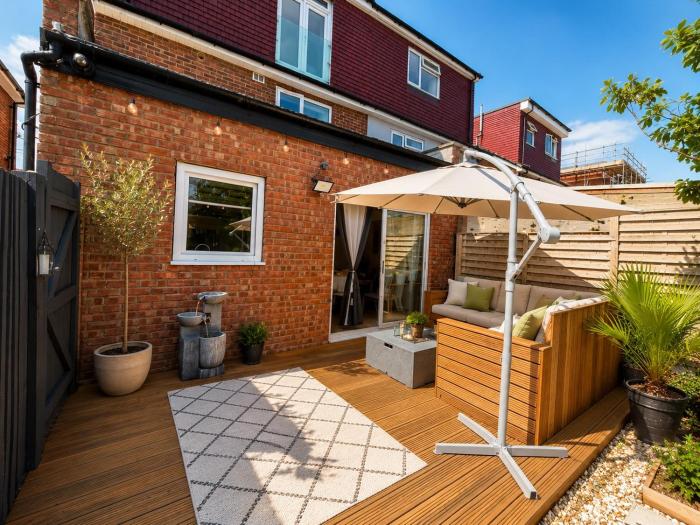 Modern 2 Bedroom Gem With Private Garden
