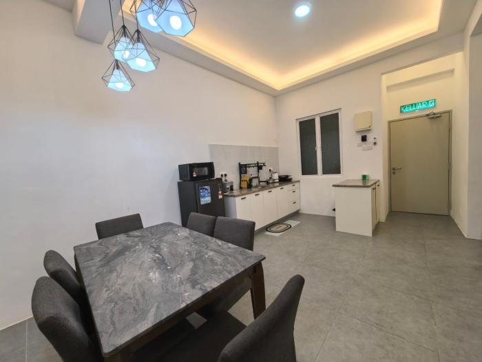 Simfoni VI Homestay with 6 Unit 36 Pax
